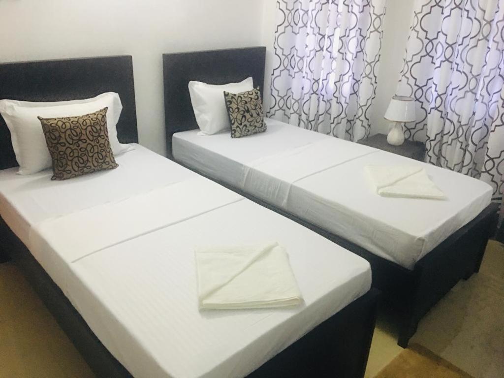 Kavee Transit Hotel Katunayake Exterior photo